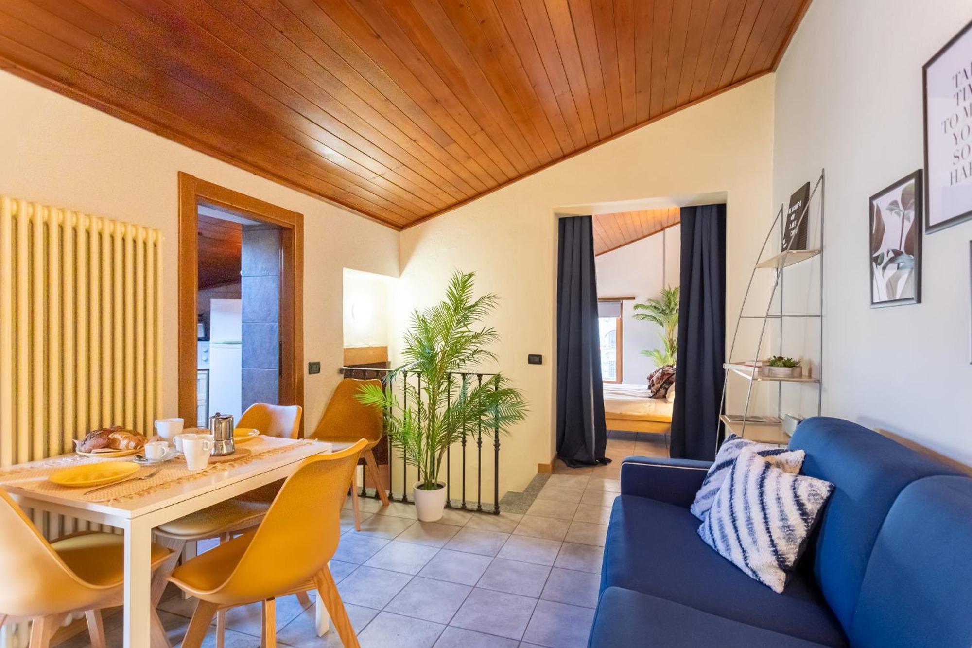Blue Attic - Historical Como City Center By Rent All Como Exterior foto
