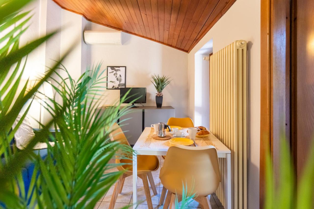 Blue Attic - Historical Como City Center By Rent All Como Exterior foto